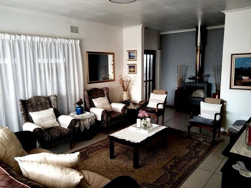4 Bedroom Property for Sale in Peerless Park East Western Cape